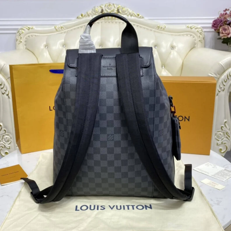 Mythick.ru A versatil Louis Vuitton Utility Backpack