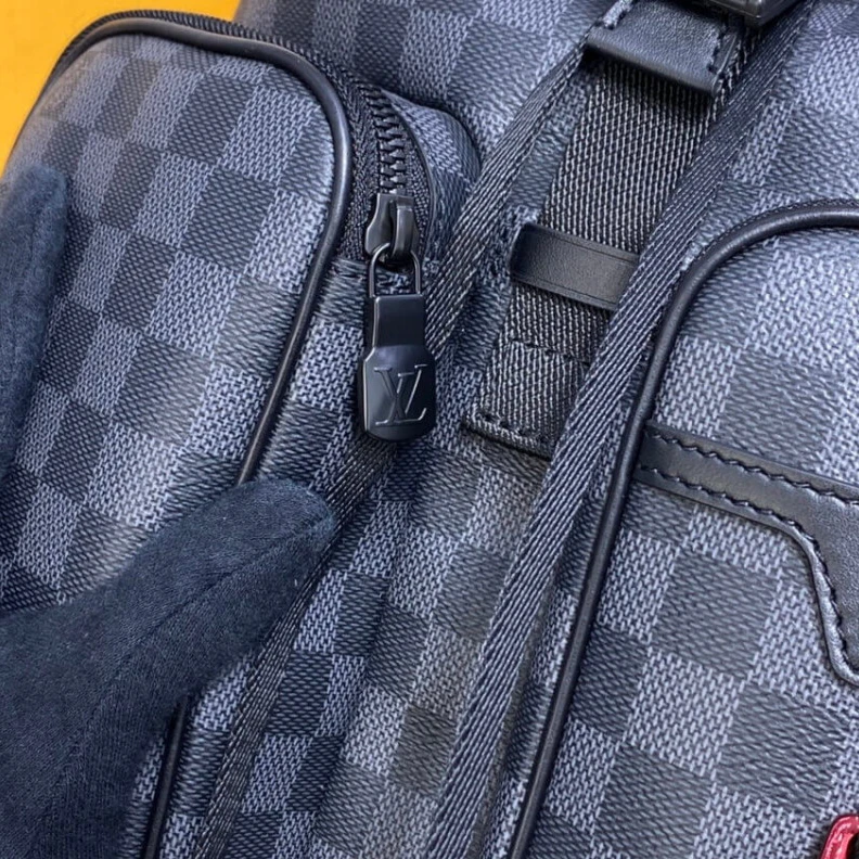 Mythick.ru A versatil Louis Vuitton Utility Backpack