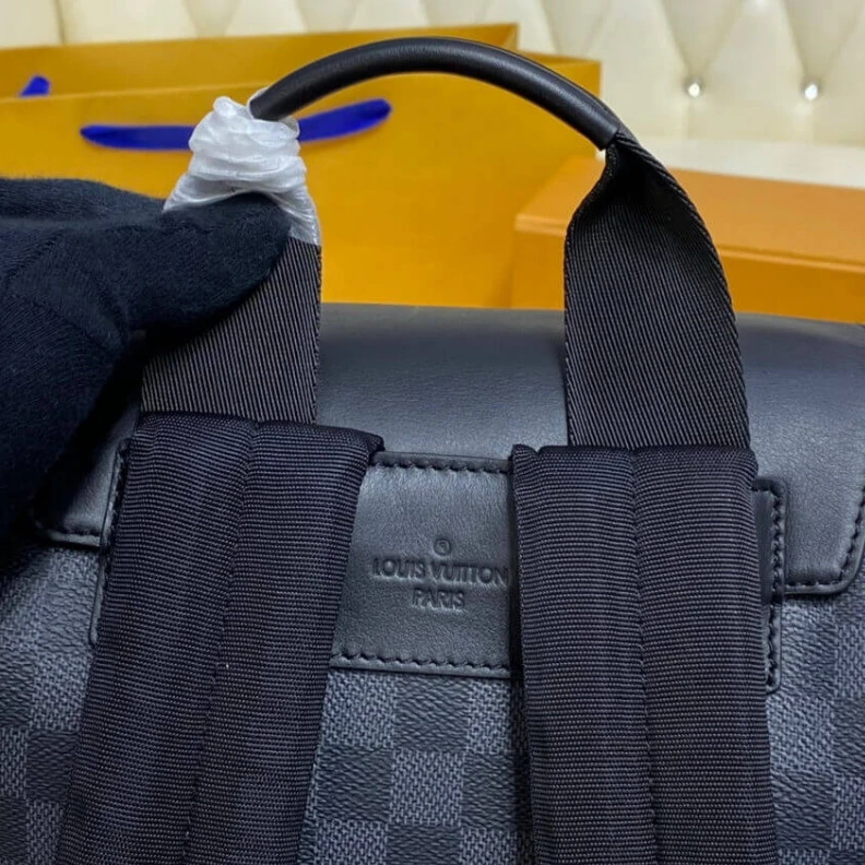 Mythick.ru A versatil Louis Vuitton Utility Backpack