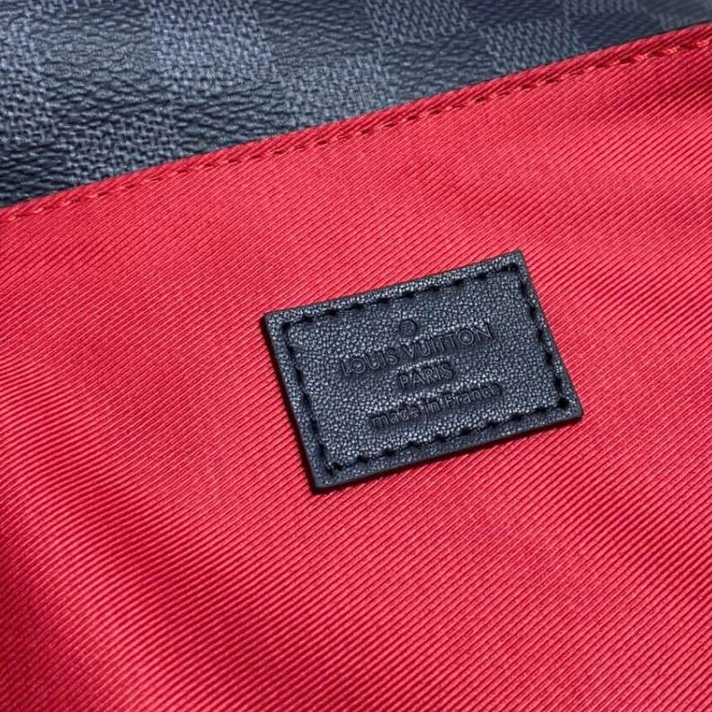 Mythick.ru A versatil Louis Vuitton Utility Backpack