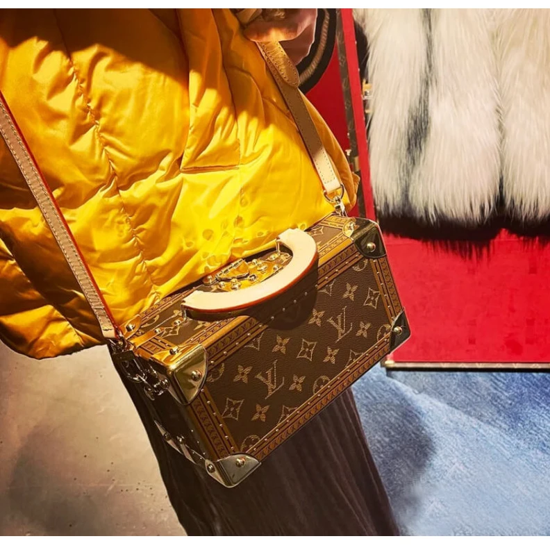 Mythick Metallic Louis Vuitton Valisette Tresor