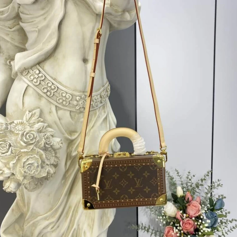 Mythick Metallic Louis Vuitton Valisette Tresor