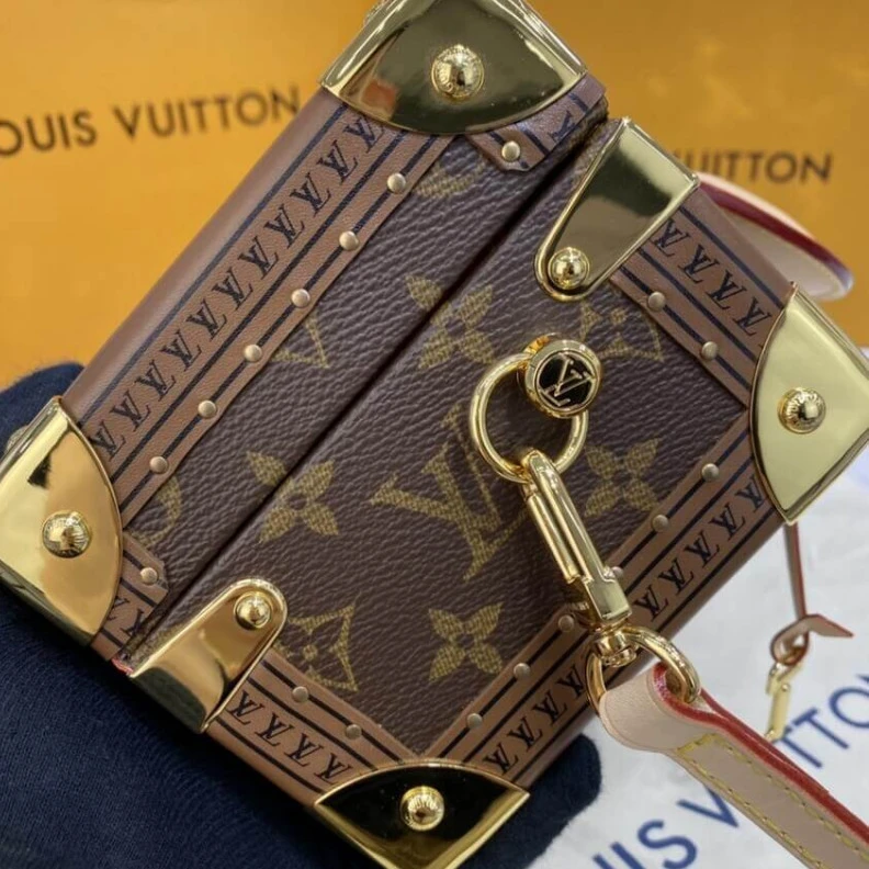 Mythick Metallic Louis Vuitton Valisette Tresor