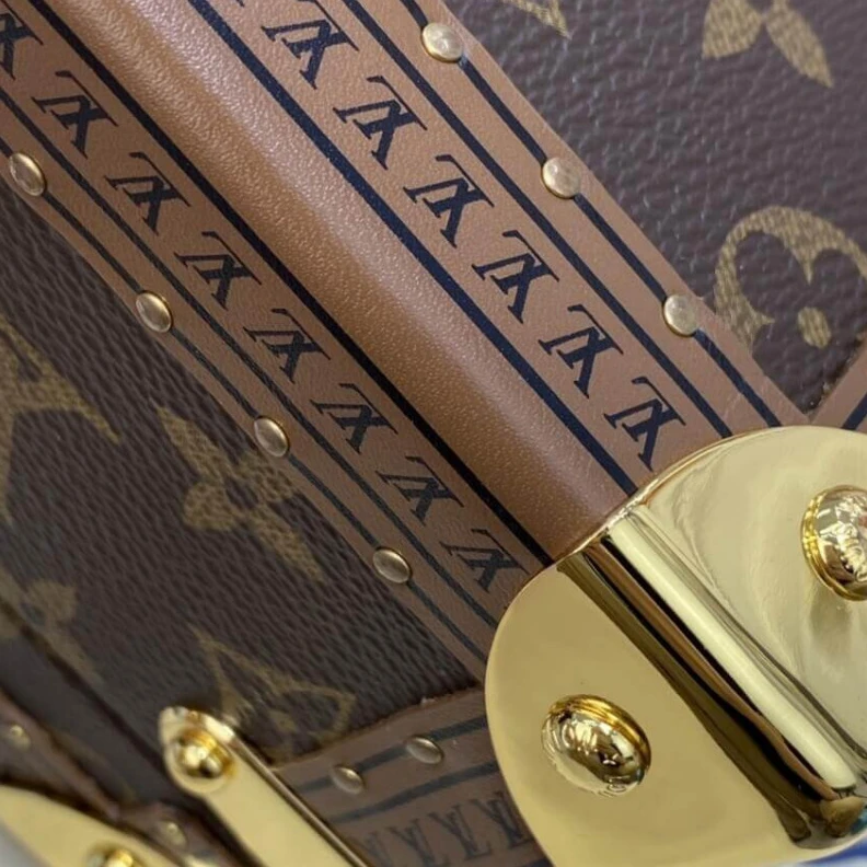 Mythick Metallic Louis Vuitton Valisette Tresor