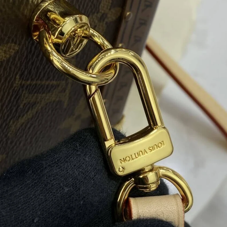 Mythick Metallic Louis Vuitton Valisette Tresor