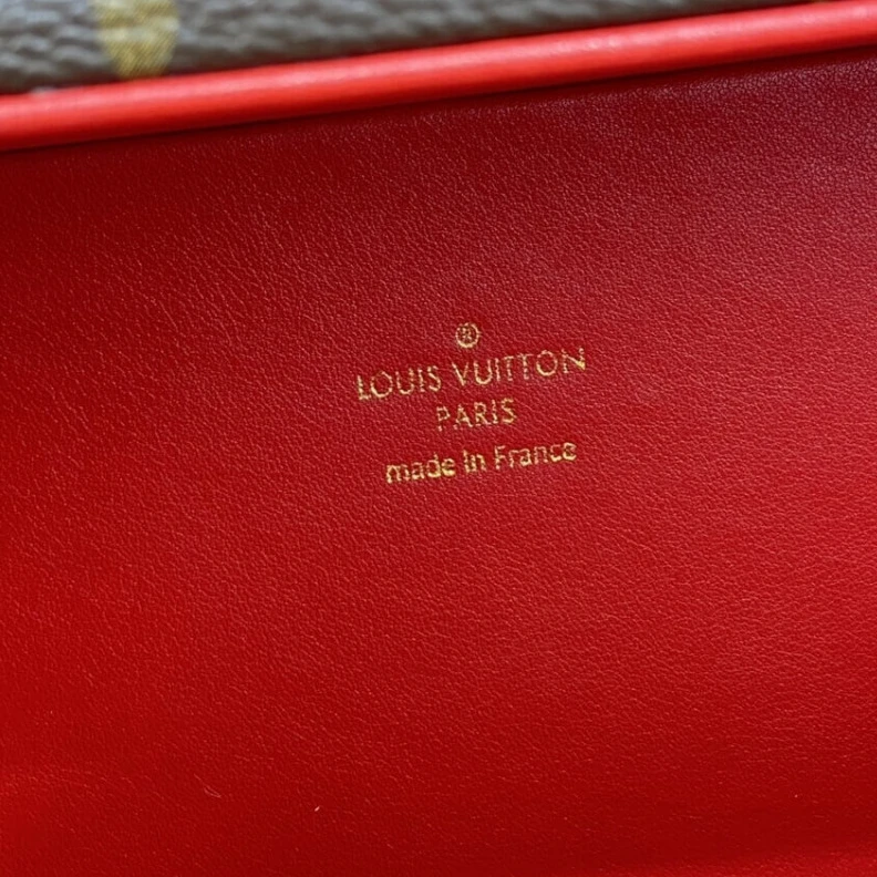 Mythick Metallic Louis Vuitton Valisette Tresor