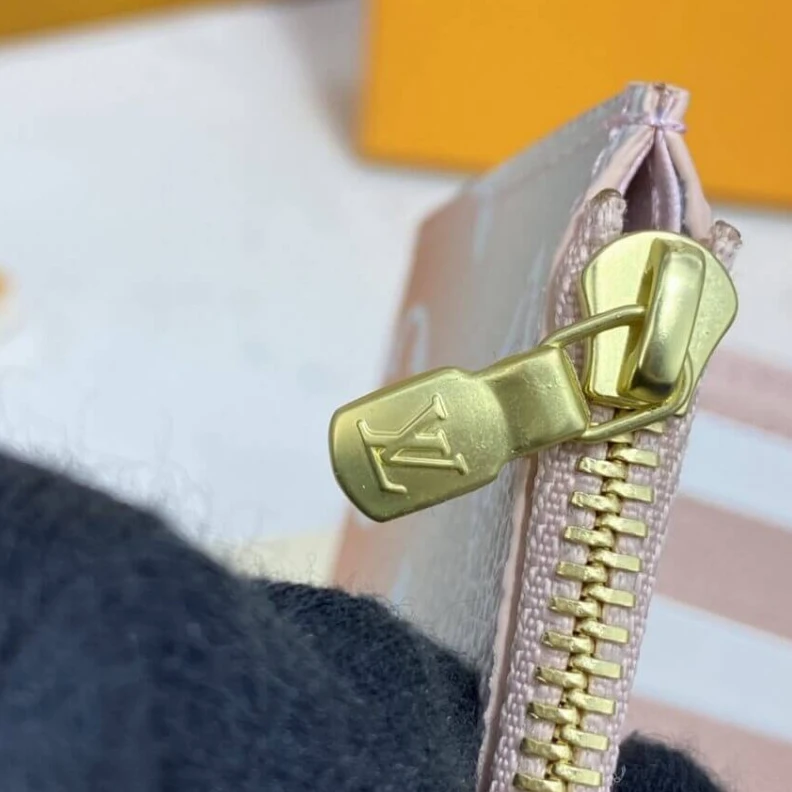Mythick 6 credit Louis Vuitton Victorine Wallet Mist Gray