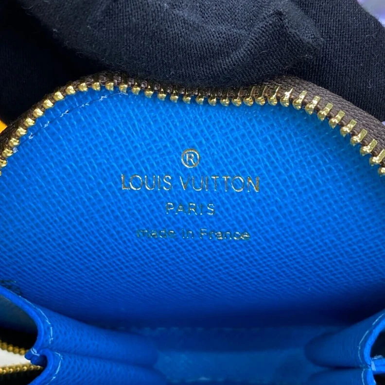Mythick ru This colle Louis Vuitton Vivienne Holidays Monogram Round Coin Purse Blue