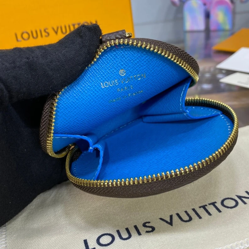 Mythick ru This colle Louis Vuitton Vivienne Holidays Monogram Round Coin Purse Blue