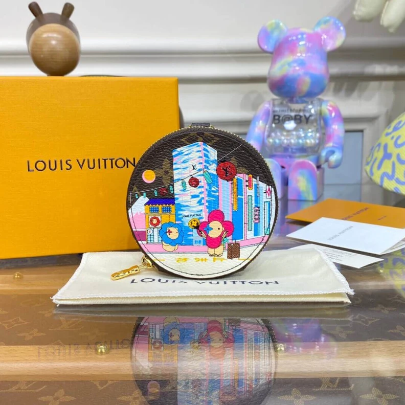 Mythick ru This colle Louis Vuitton Vivienne Holidays Monogram Round Coin Purse Blue