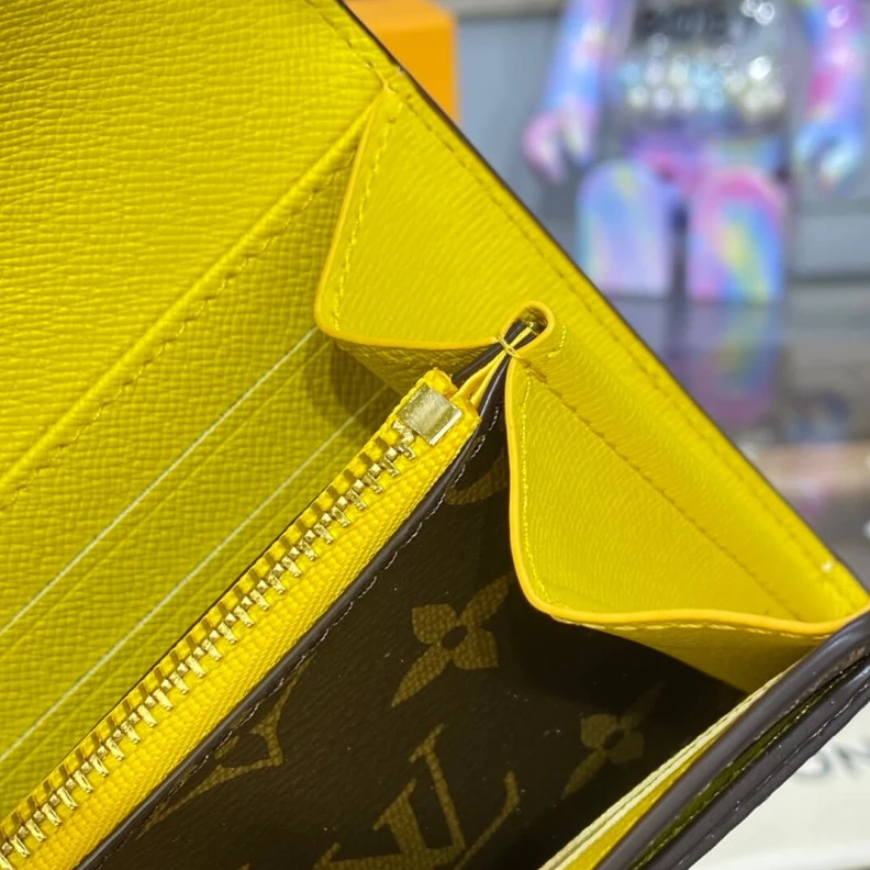 Replica bags Grained c Louis Vuitton Vivienne Holidays Monogram Sarah Wallet Yellow