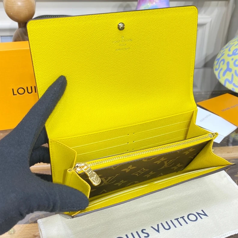 Replica bags Grained c Louis Vuitton Vivienne Holidays Monogram Sarah Wallet Yellow