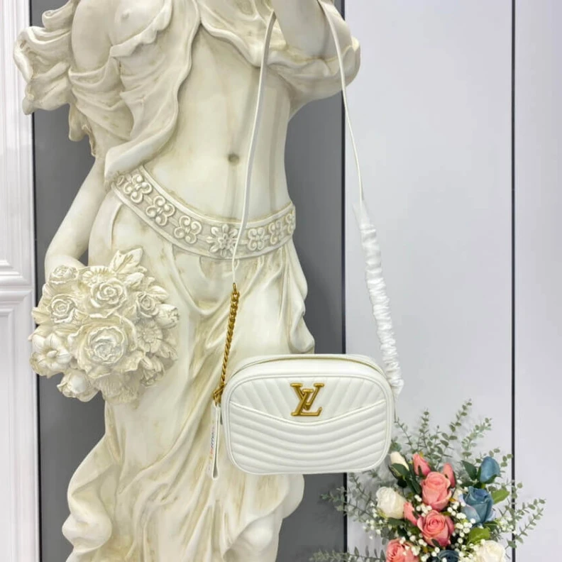 Replica bags lv Smooth ca Louis Vuitton White New Wave Camera Bag