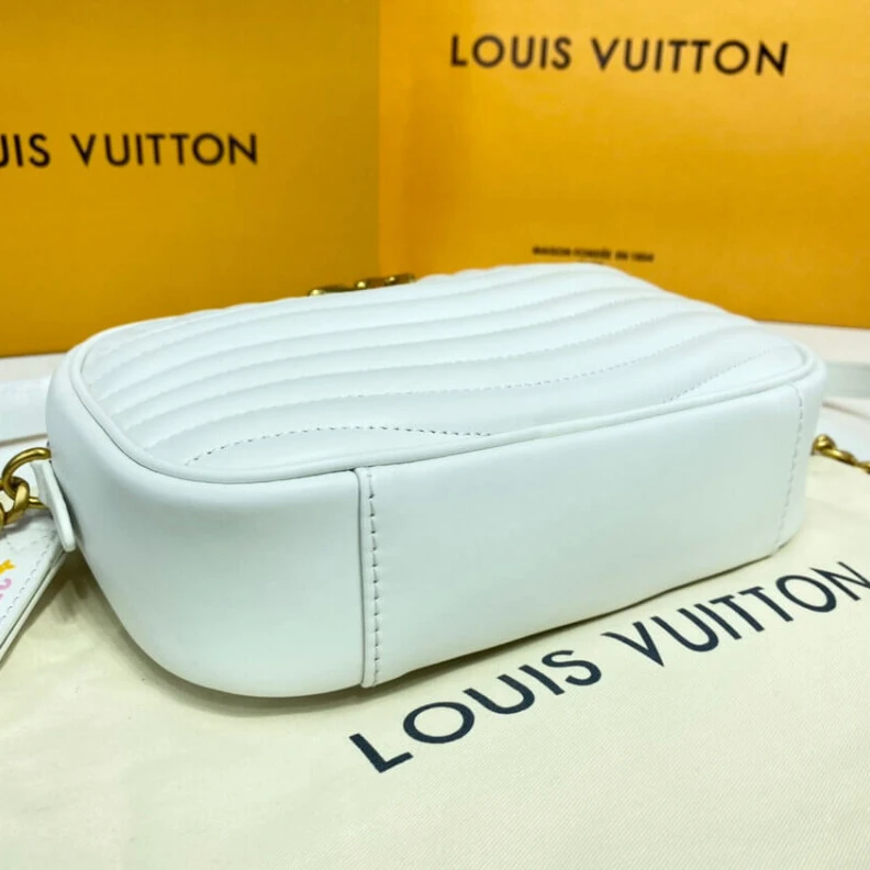 Replica bags lv Smooth ca Louis Vuitton White New Wave Camera Bag