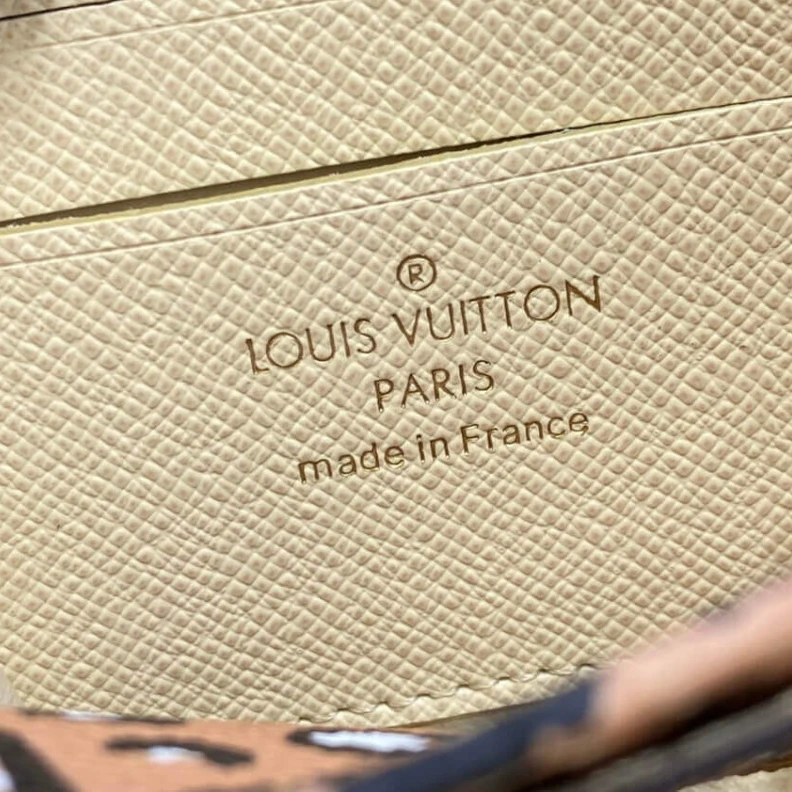 Mythick ru 4 card sl Louis Vuitton Zippy Coin Purse