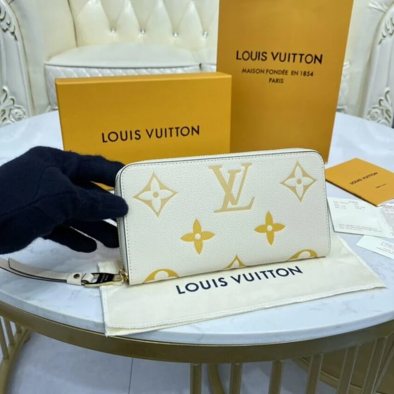 Top lv Monogram Louis Vuitton Zippy Wallet Cream Saffron