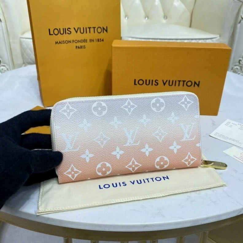 Mythick Open comp Louis Vuitton Zippy Wallet Mist Gray