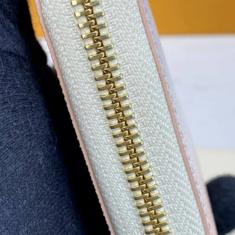 Mythick Open comp Louis Vuitton Zippy Wallet Mist Gray
