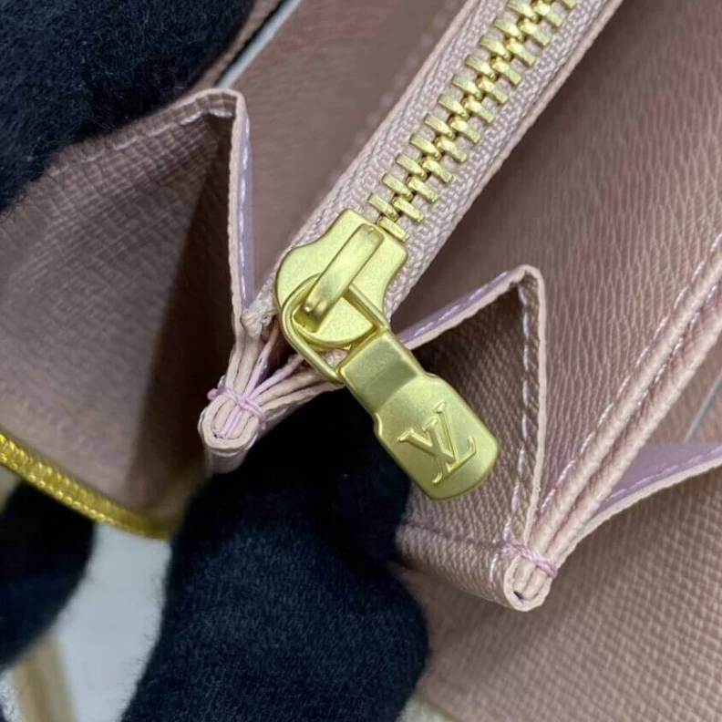 Mythick Open comp Louis Vuitton Zippy Wallet Mist Gray
