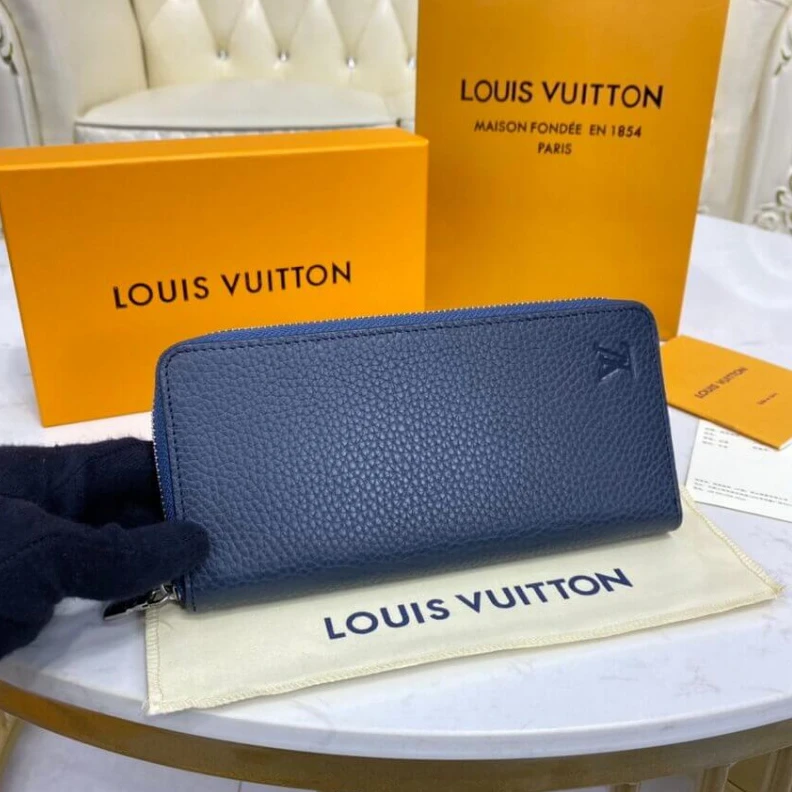 Mythick Cowhide L Louis Vuitton Zippy Wallet Vertical