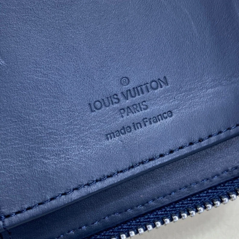 Mythick Cowhide L Louis Vuitton Zippy Wallet Vertical