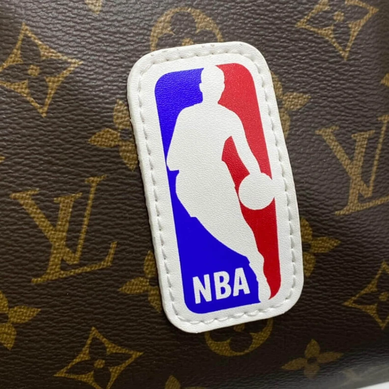 Mythick Flap syst Louis Vuitton x NBA Monogram Canvas Basketball Keepall 55 Bag