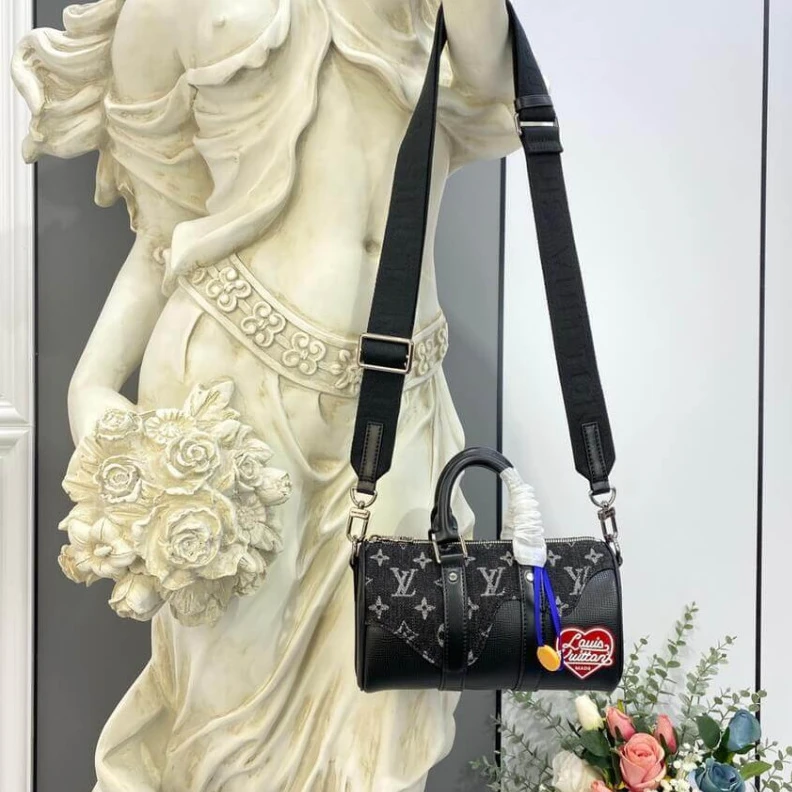 Mythick ru Strap dro Louis Vuitton x Nigo Keepall XS Black