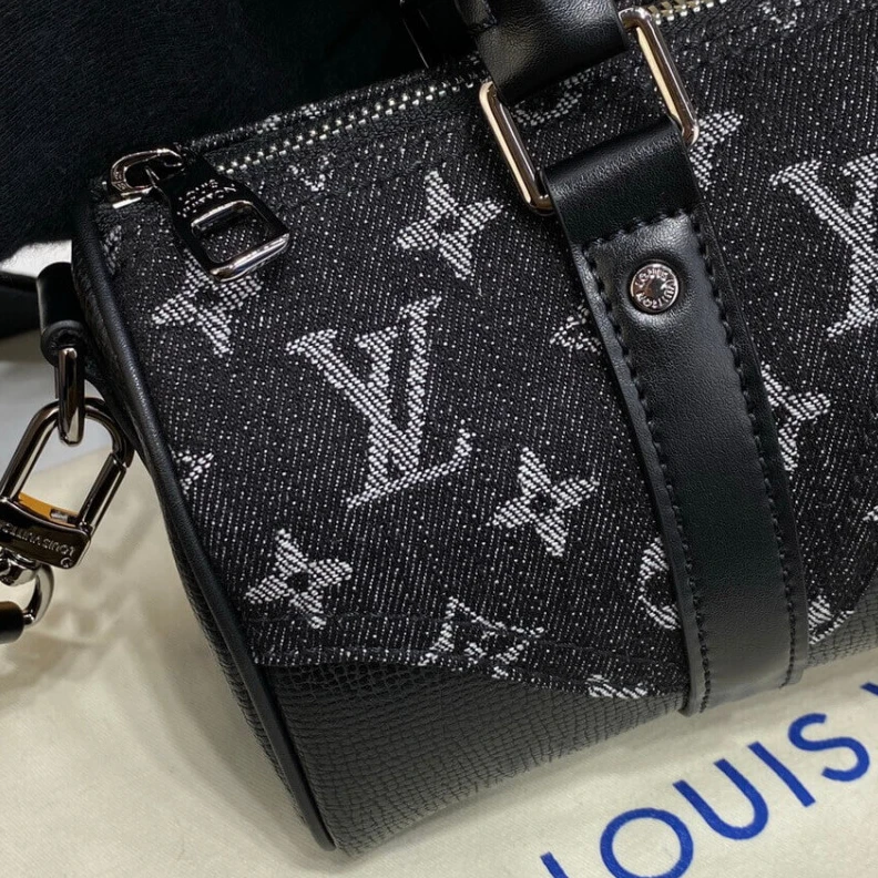 Mythick ru Strap dro Louis Vuitton x Nigo Keepall XS Black
