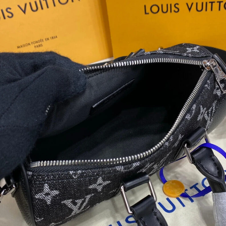Mythick ru Strap dro Louis Vuitton x Nigo Keepall XS Black