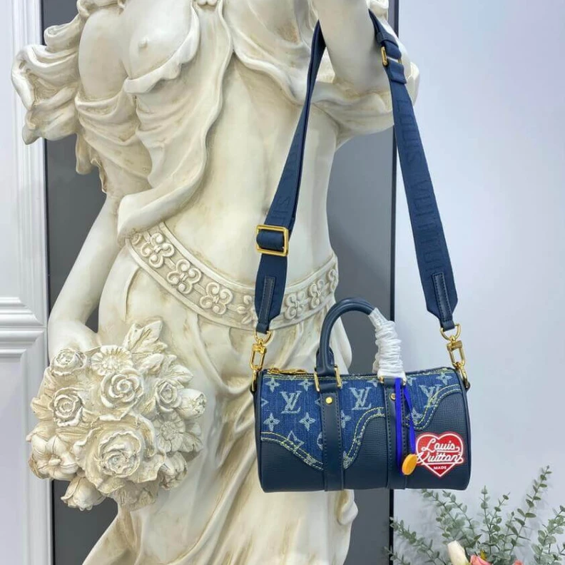 Replica bags lv Zipped cl Louis Vuitton x Nigo Keepall XS Blue