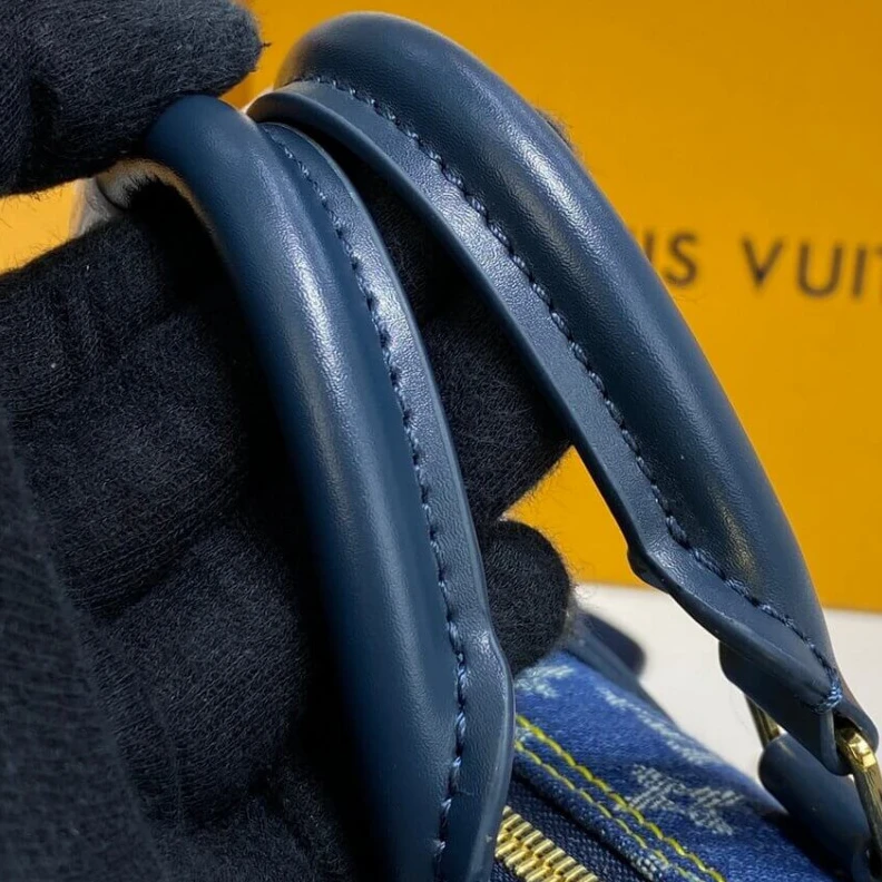 Replica bags lv Zipped cl Louis Vuitton x Nigo Keepall XS Blue