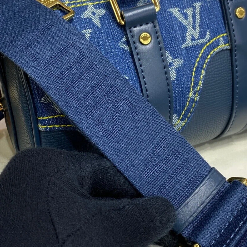 Replica bags lv Zipped cl Louis Vuitton x Nigo Keepall XS Blue