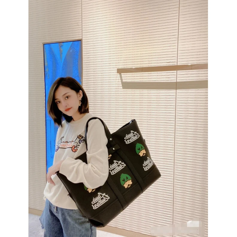 Replica bags lv Handle: D Louis Vuitton x Nigo Tote Journey Black