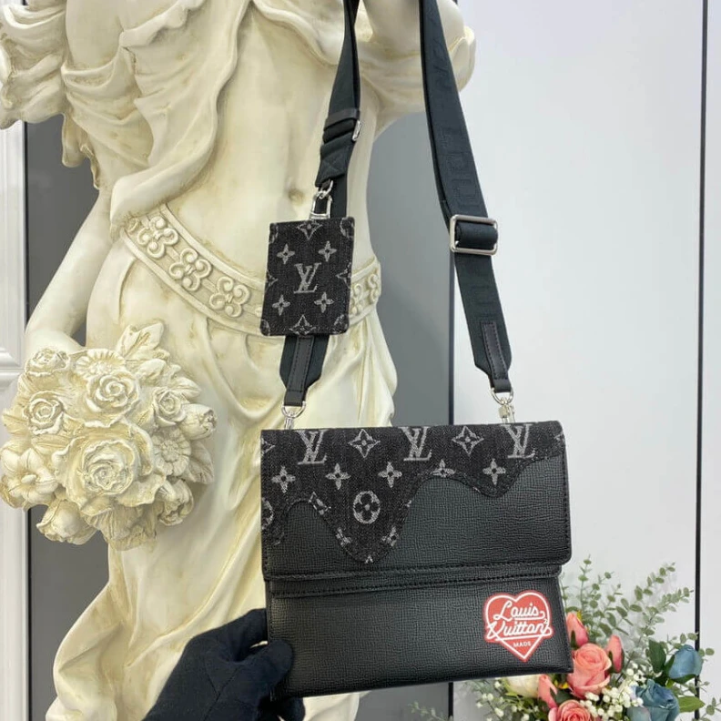 Mythick Strap:Rem Louis Vuitton x Nigo Trio Pouch Black