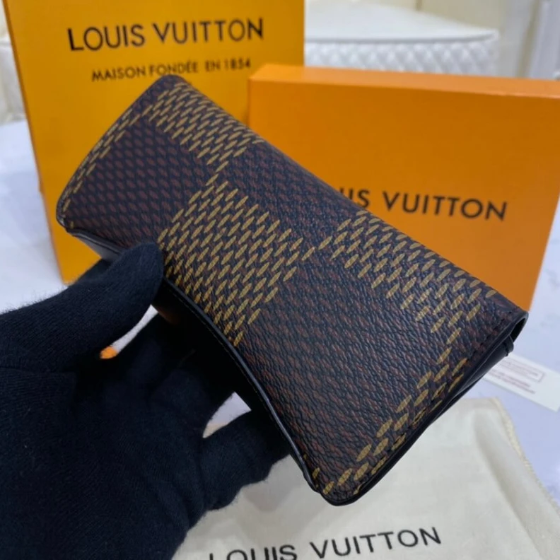 Replica bag Virgil Abl Louis Vuitton x Nigo Woody Glasses Case