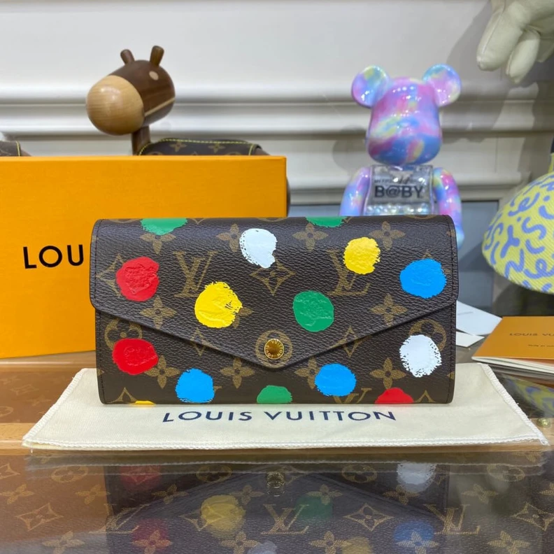 Mythick Zipped co Louis Vuitton x Yayoi Kusama Sarah Wallet