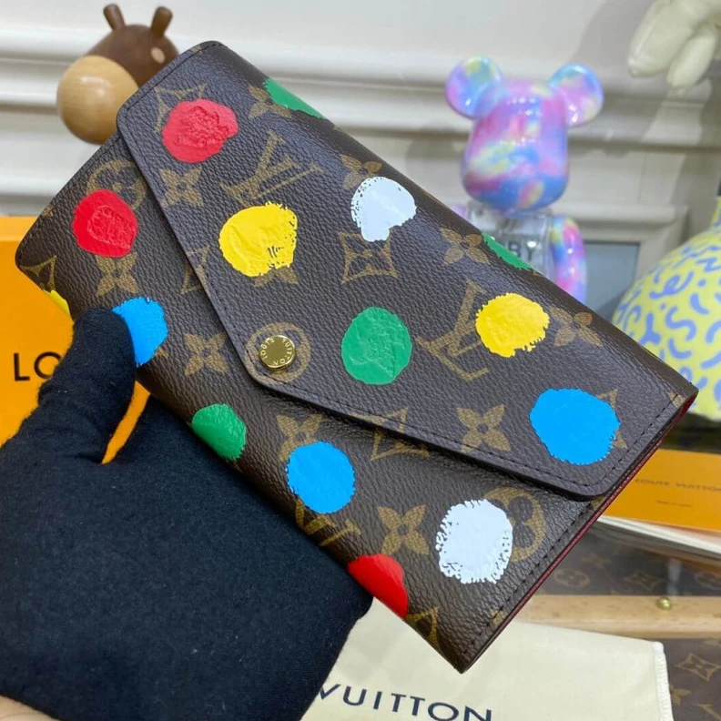Mythick Zipped co Louis Vuitton x Yayoi Kusama Sarah Wallet