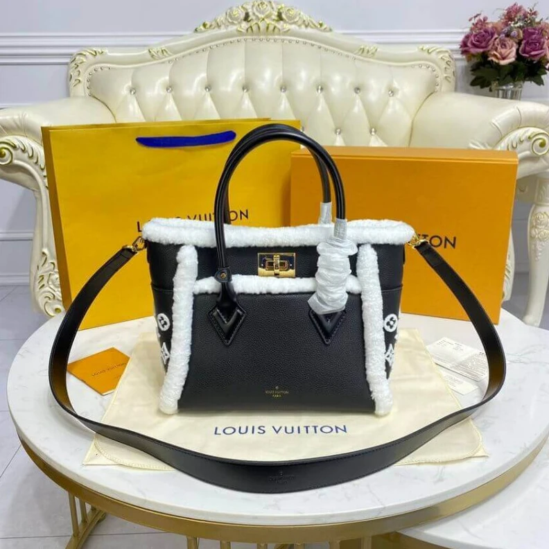 2 outside ouis Vuitton On My Side PM Black