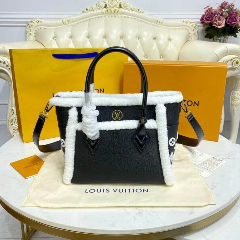 Mythick.ru 2 outside ouis Vuitton On My Side PM Black