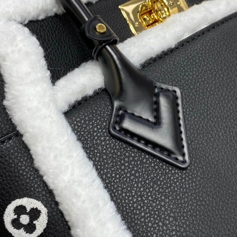 Mythick.ru 2 outside ouis Vuitton On My Side PM Black