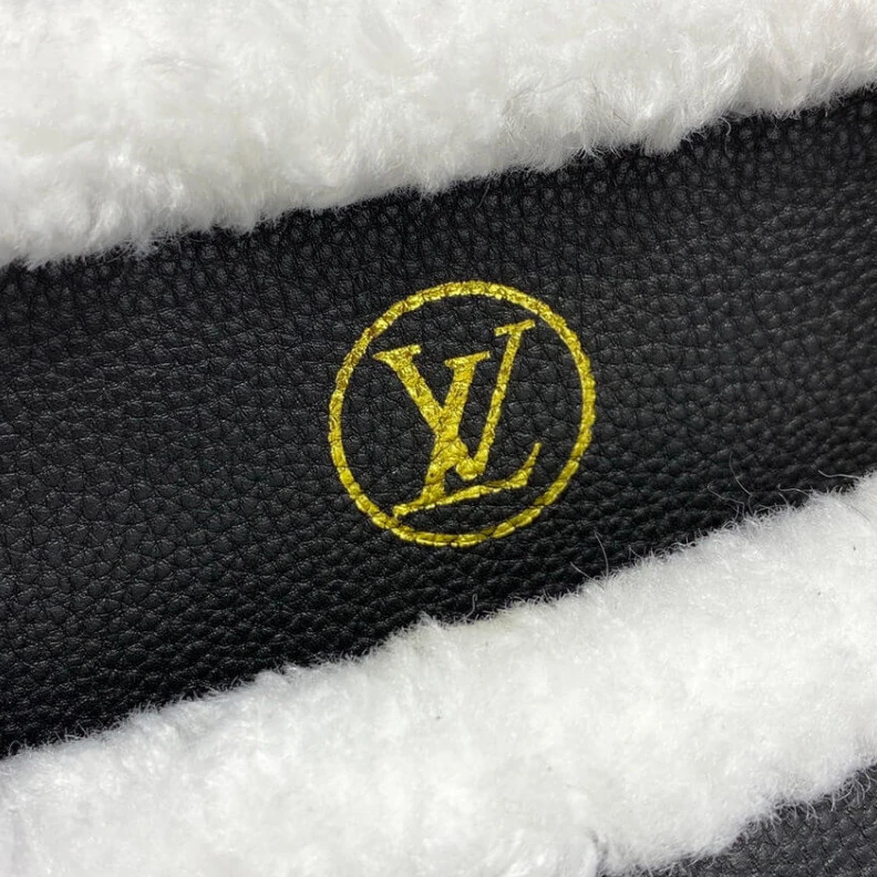 Mythick.ru 2 outside ouis Vuitton On My Side PM Black