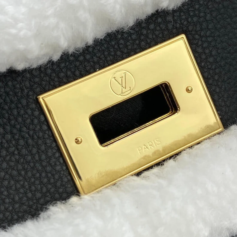 Mythick.ru 2 outside ouis Vuitton On My Side PM Black