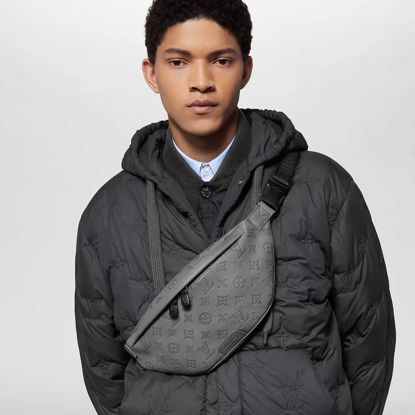 Replica bags Louis Vuitton Anthracite gray M46108 Discovery Bumbag