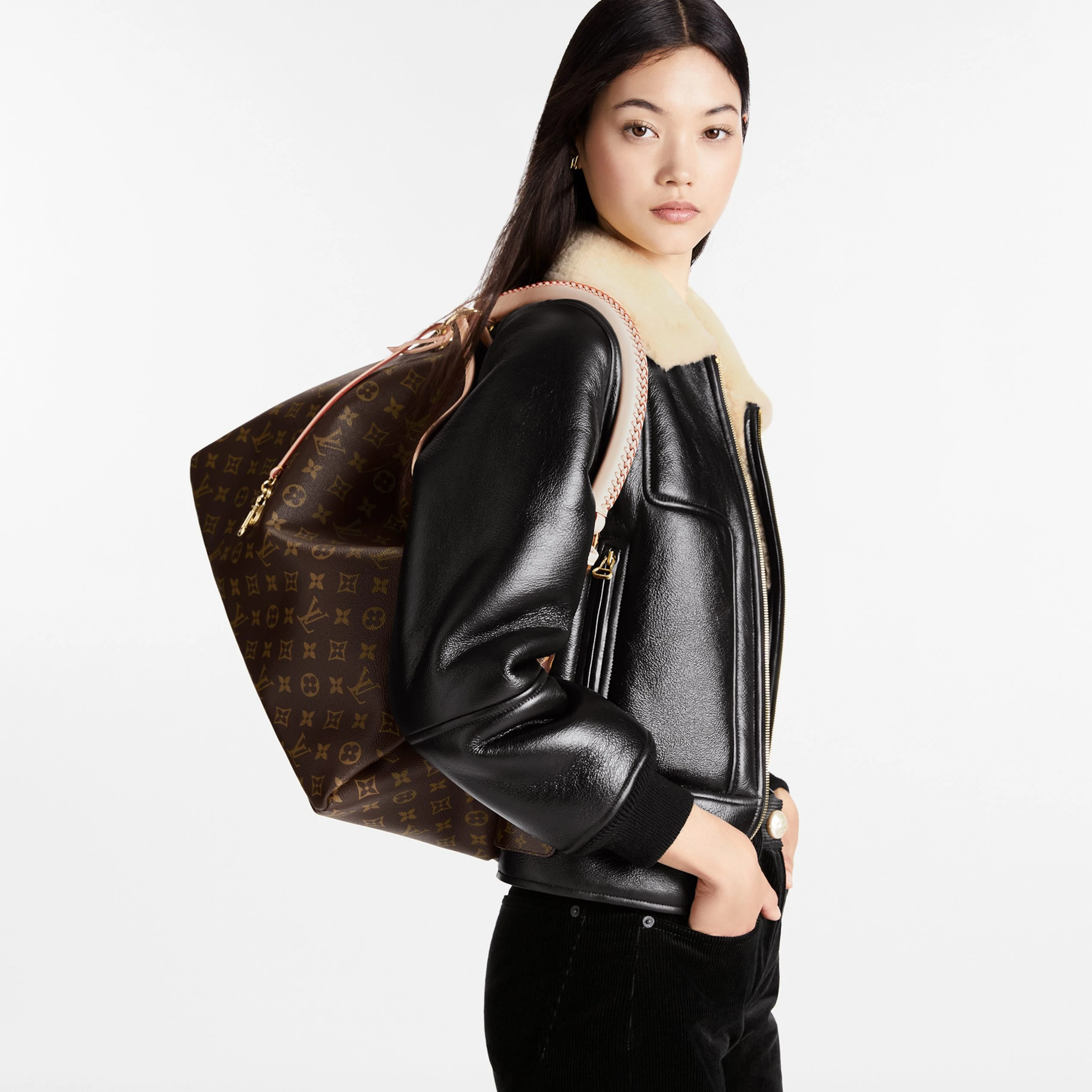 Mythick Louis Vuitton Artsy MM Monogram Canvas M44869