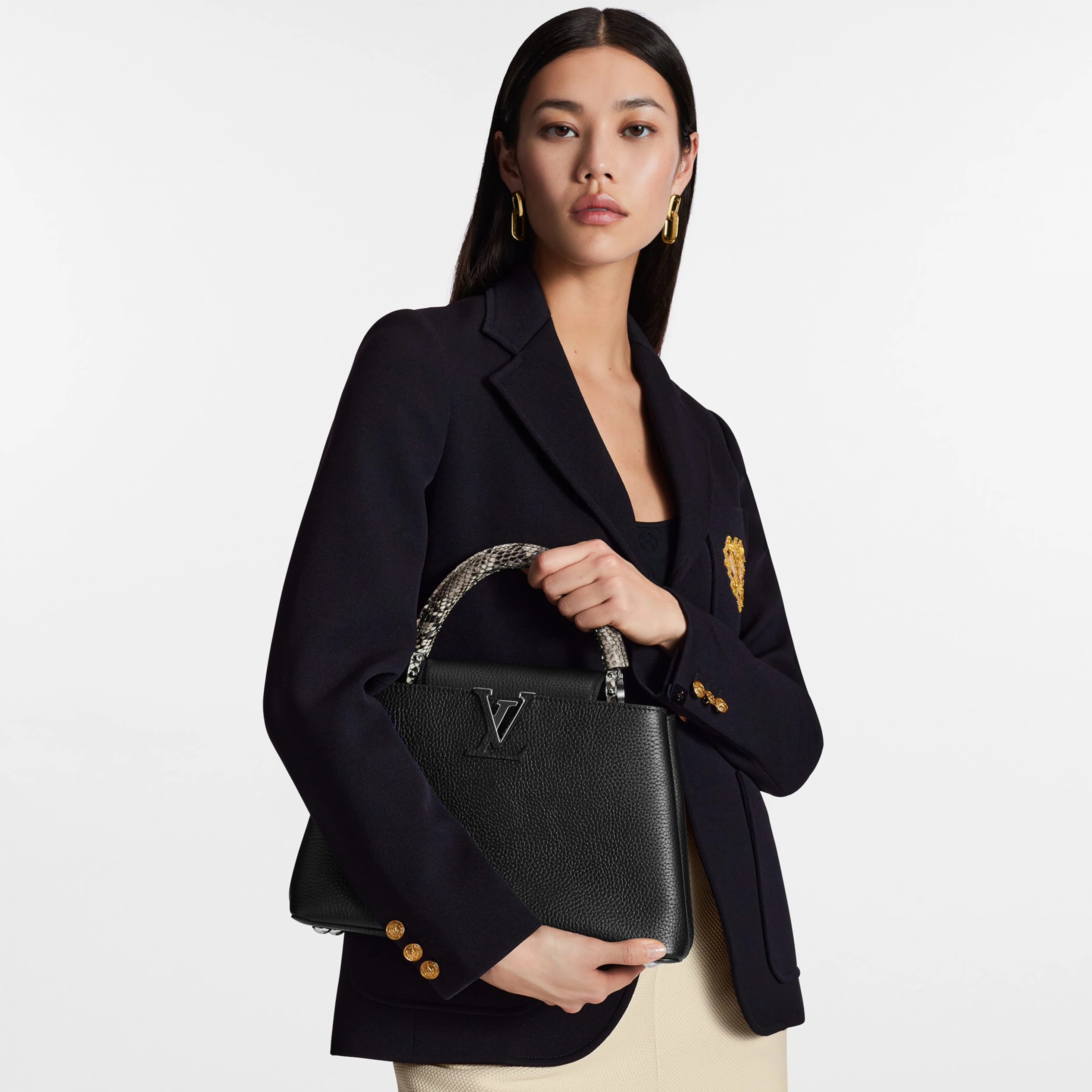 Louis vuitton locations Louis Vuitton Capucines MM Black N92800