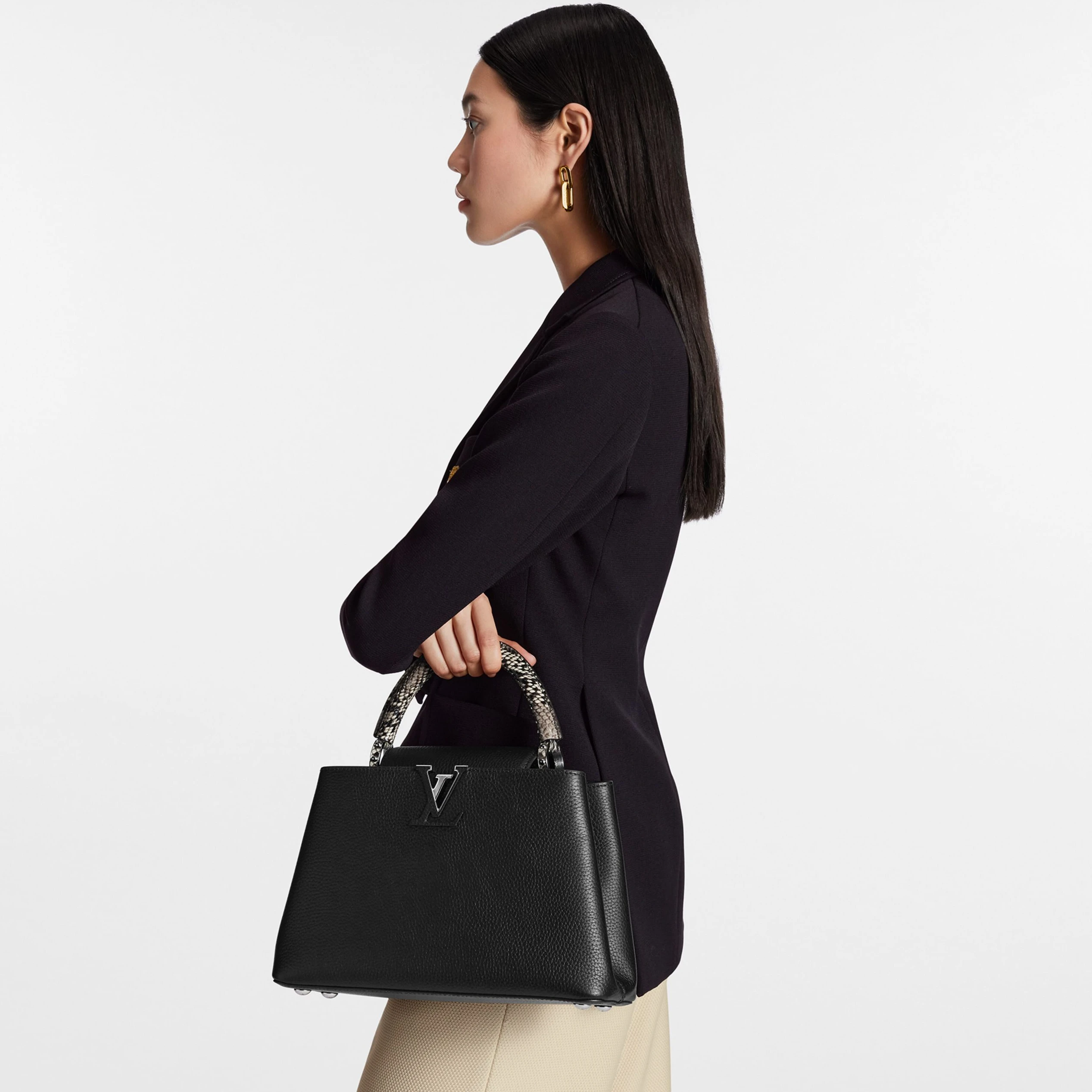 Louis vuitton locations Louis Vuitton Capucines MM Black N92800