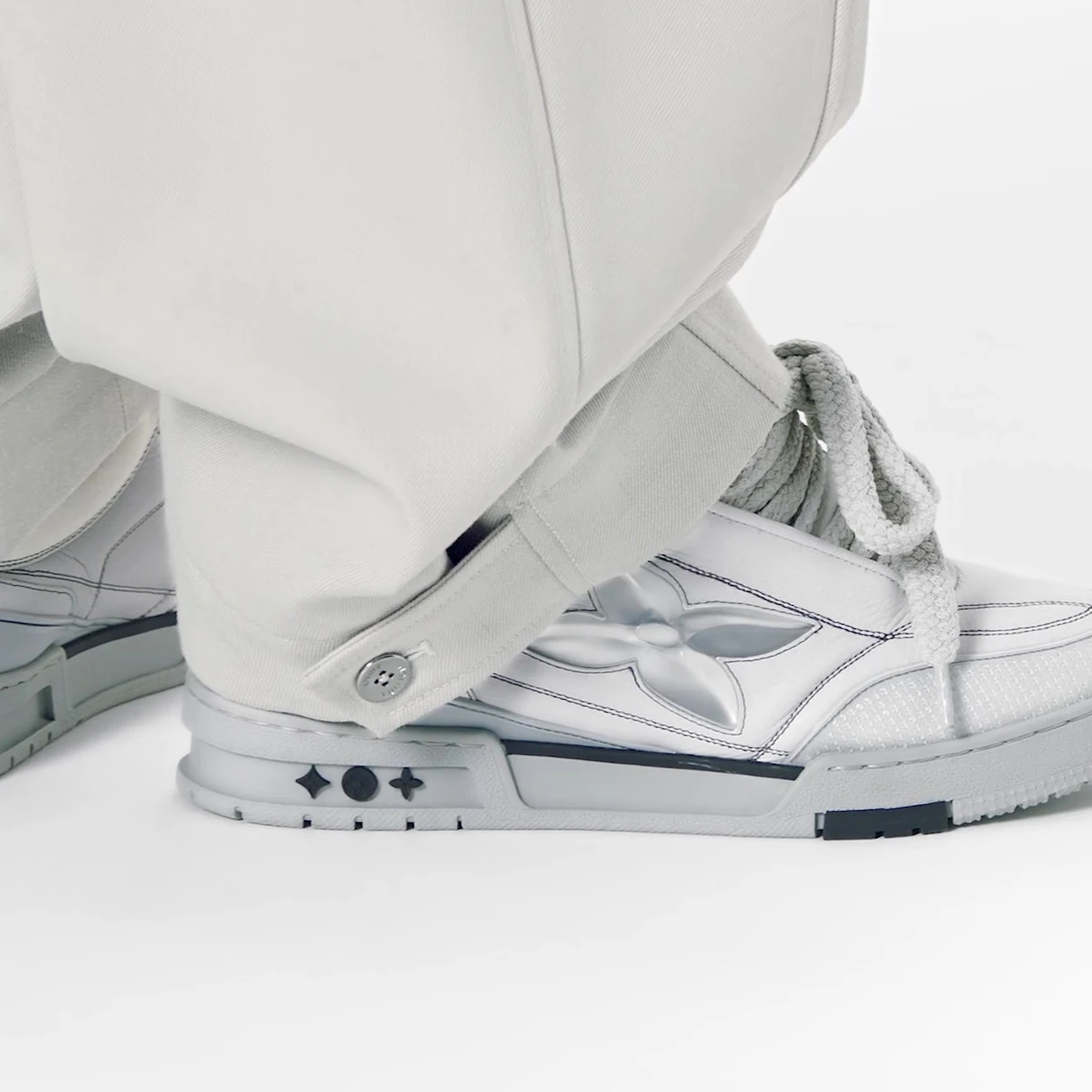 Mythick.ru Louis Vuitton LV Skate Sneaker Grey 1ABZ63