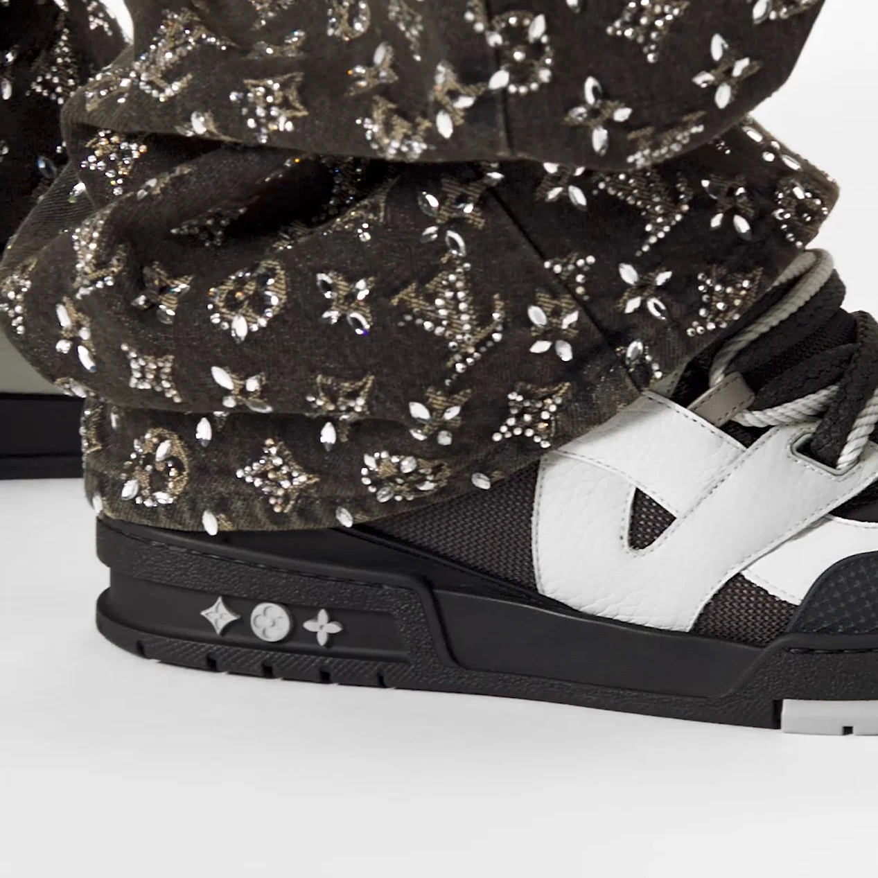 Replica bag Louis Vuitton LV Skate Sneaker Monogram Flowers Anthracite Grey 1ABZ4D