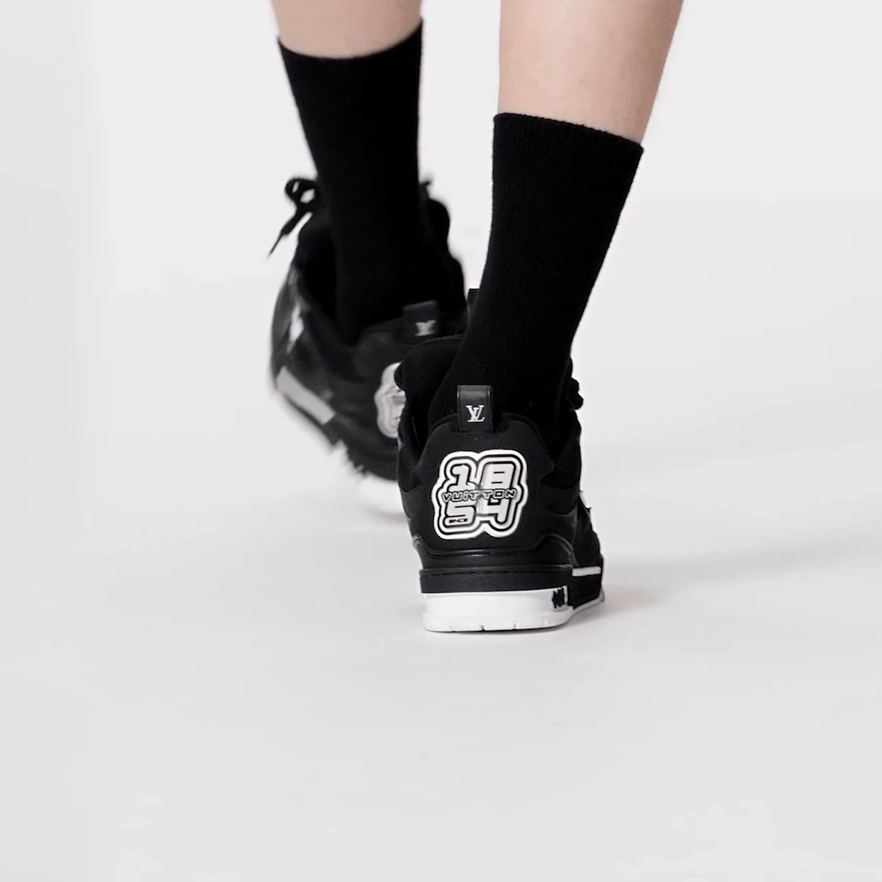 Mythick.ru Louis Vuitton LV Skate Sneaker Since 54 Monogram Flowers Black 1AARR0