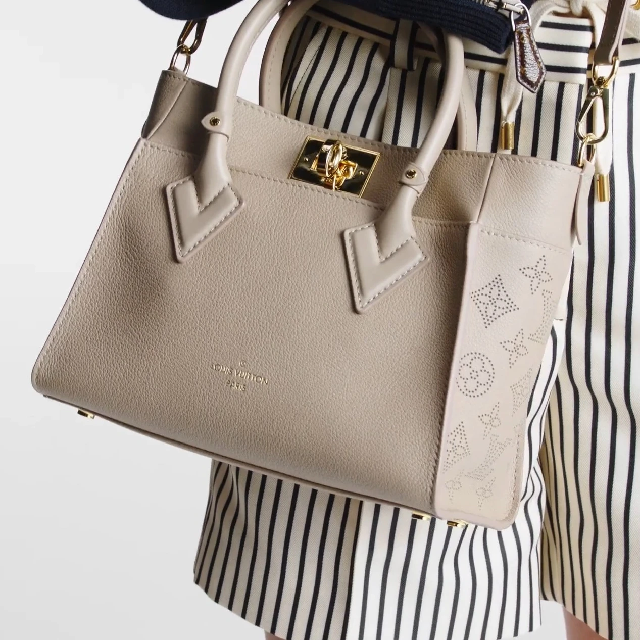 Mythick ru Louis Vuitton M20600 On My Side PM Galet Beige